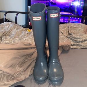 Hunter Rain boots. Size 7. In great condition!!